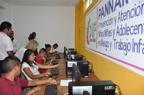 Otorga DIF a jóvenes Pannarti, herramientas de trabajo para mejorar su calidad de vida